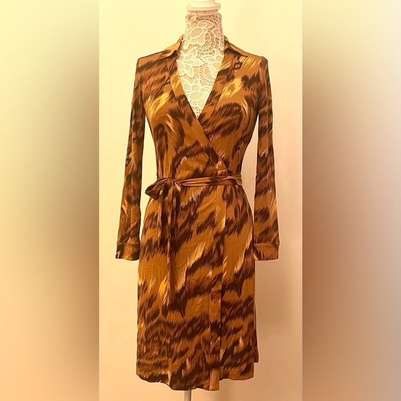 Diane Von Furstenberg Palace Tiger Wrap Dress - Picture 3 of 13